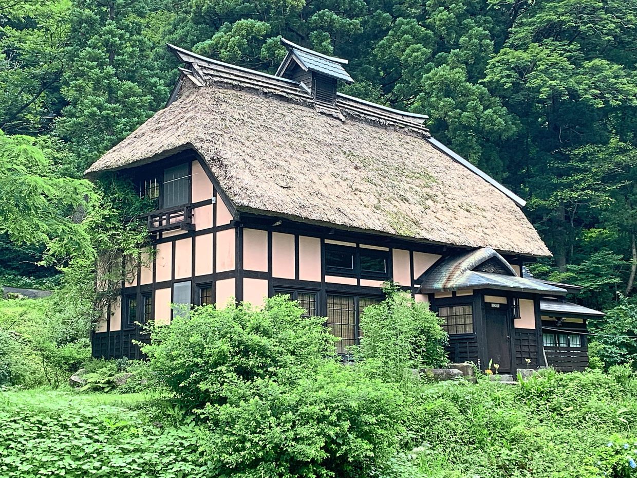 PRODUCTION - The residence of German architect Karl Bengs in the mountains of Niigata Prefecture. He has renovated the Kominka, a centuries-old Japanese country house, himself. Photo: Lars Nicolaysen/dpa